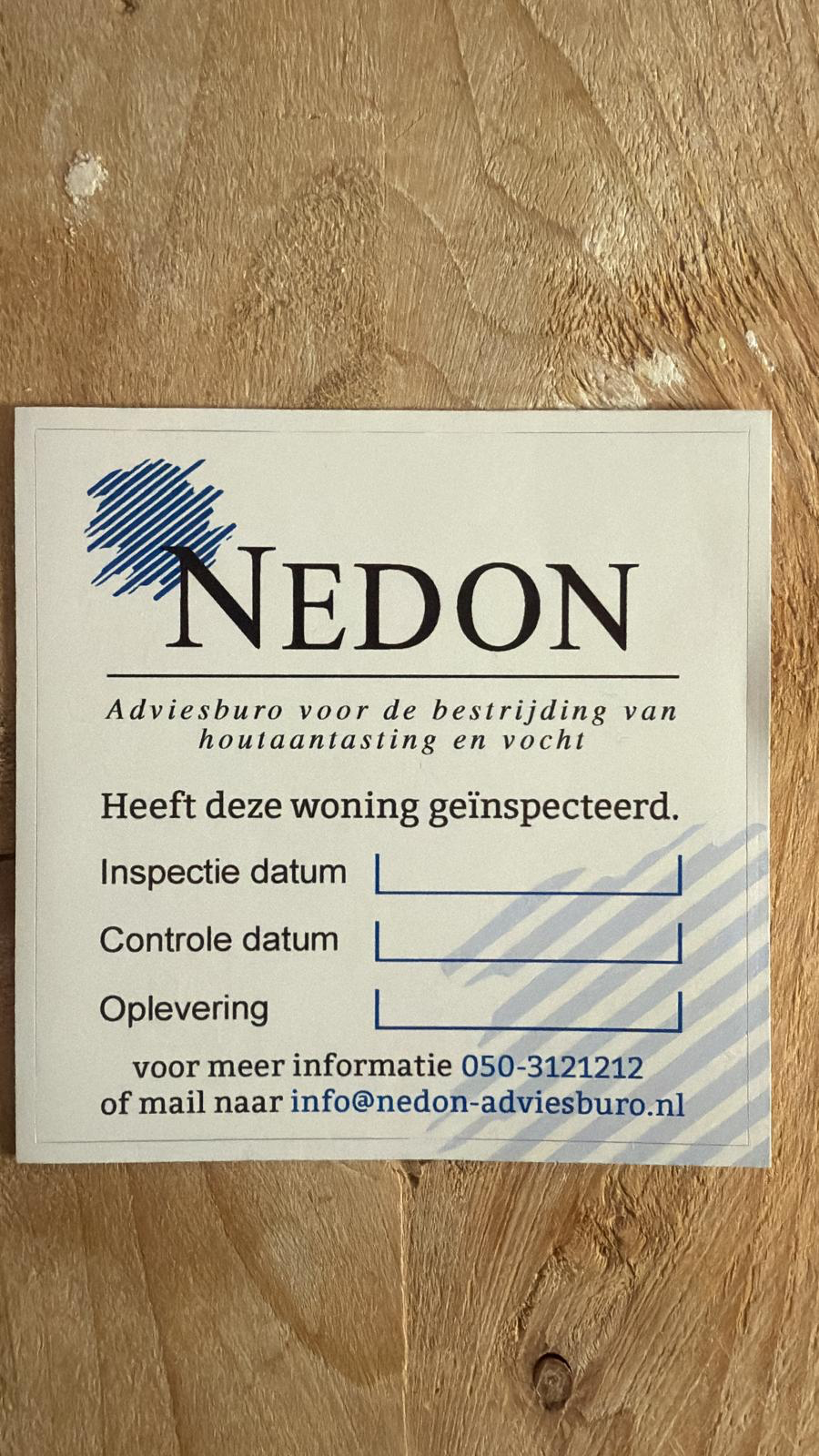 NEDON inspectie- en opleveringssticker op een gecontroleerde woning